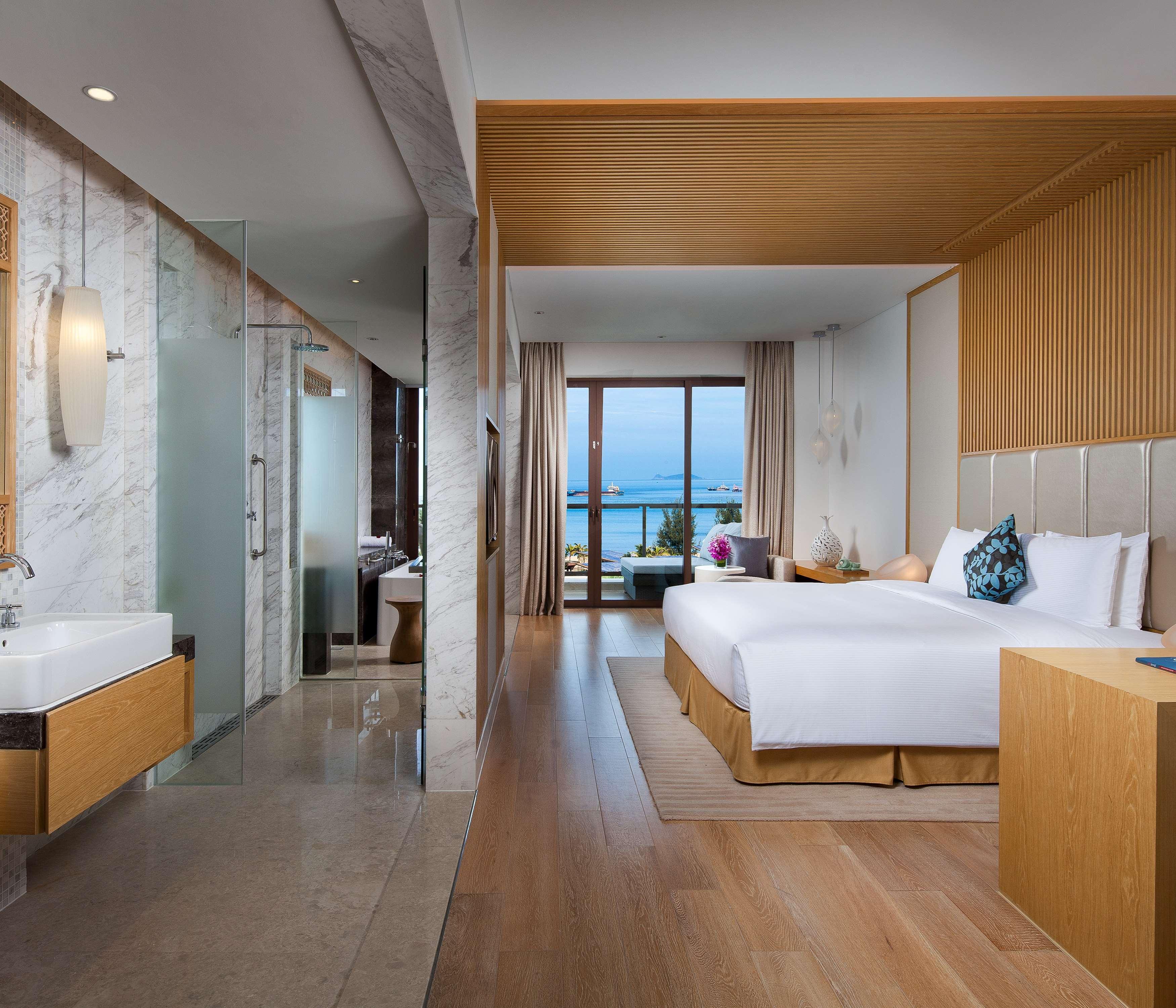 Thousand Cranes Sanya Yazhou Bay Int'L Exchange Centre,Curio By Hilton Exterior photo