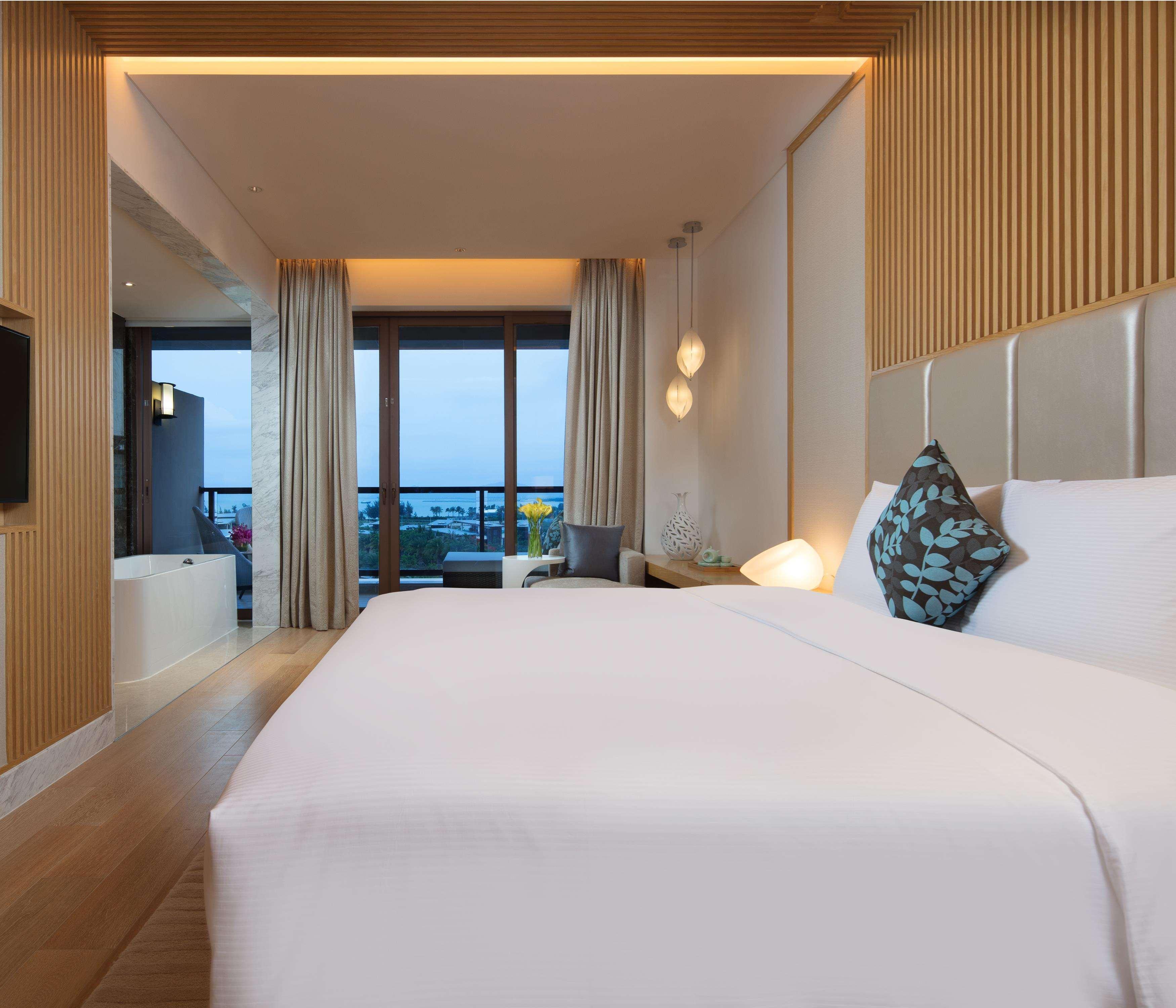 Thousand Cranes Sanya Yazhou Bay Int'L Exchange Centre,Curio By Hilton Exterior photo