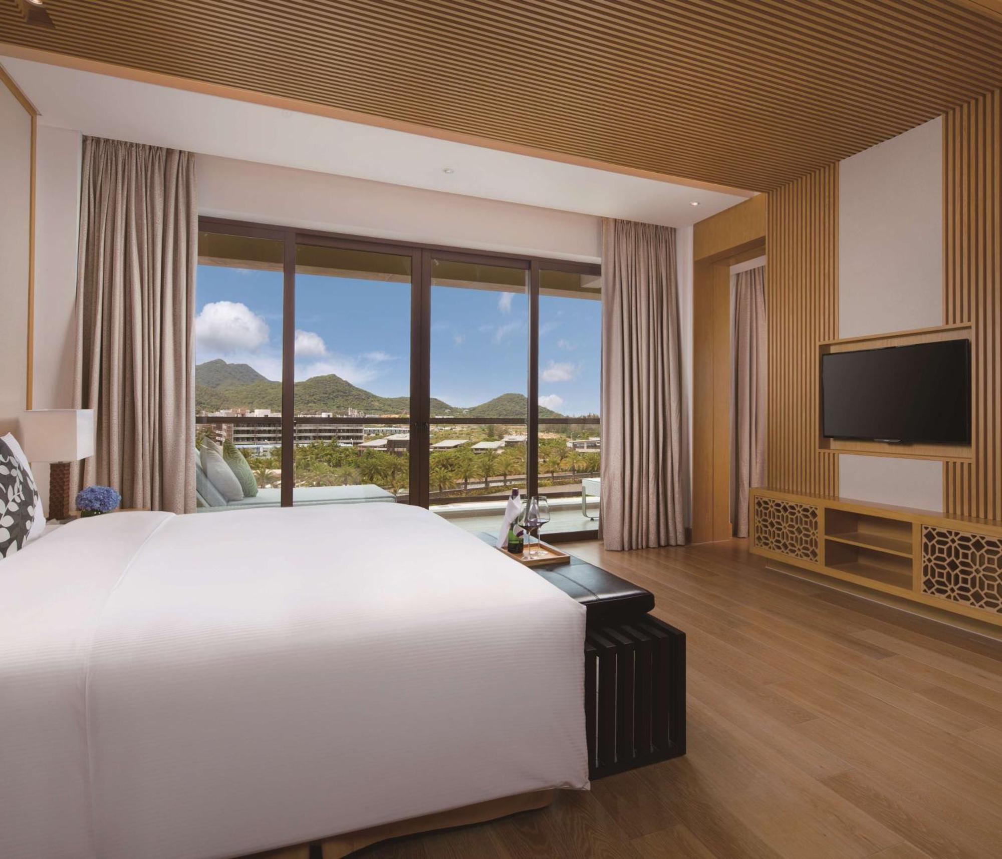 Thousand Cranes Sanya Yazhou Bay Int'L Exchange Centre,Curio By Hilton Exterior photo