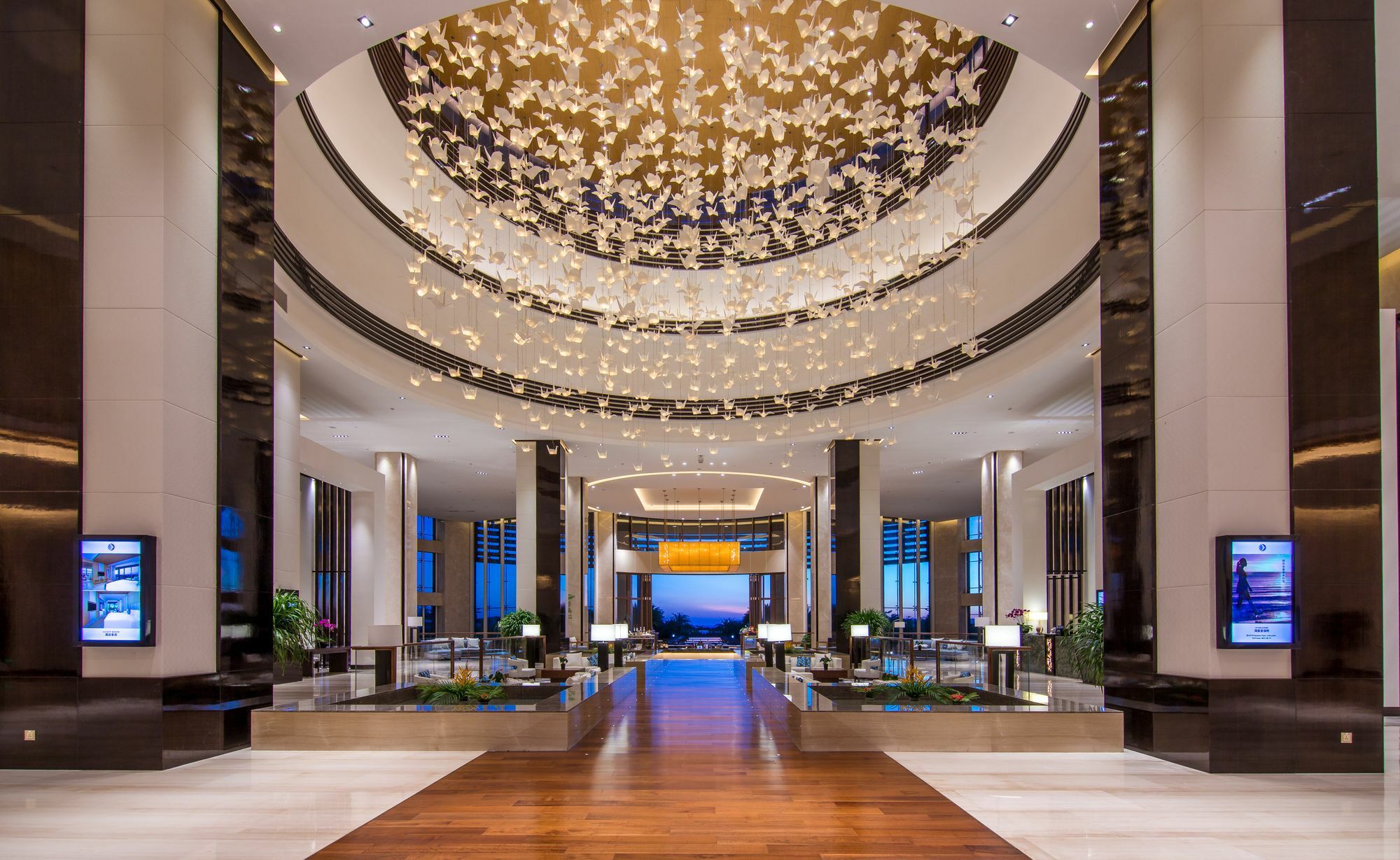 Thousand Cranes Sanya Yazhou Bay Int'L Exchange Centre,Curio By Hilton Exterior photo